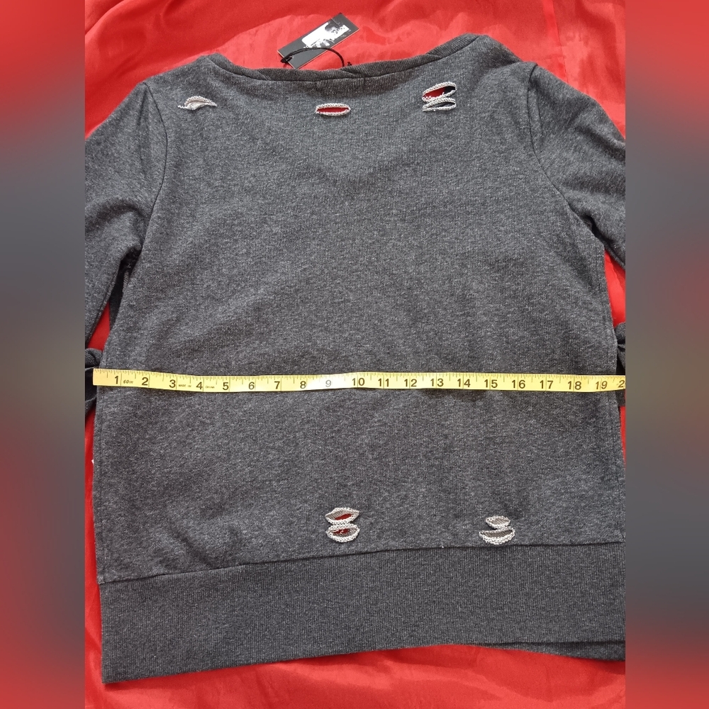 Romeo & Juliet Distressed Sweatshirt NWT Small Gray V Neck Raw Hem Tie Sleeve - Picture 6 of 9